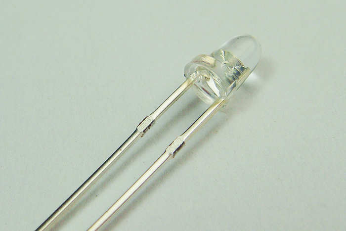 3.0子彈頭直插式發光二極管 3.0子彈頭直插式發光二極管