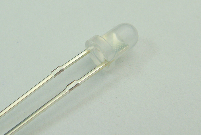 3.0雙色無極性霧狀發光二極管 3.0雙色無極性霧狀發光二極管