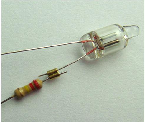 氖燈電阻.jpg 氖燈電阻.jpg