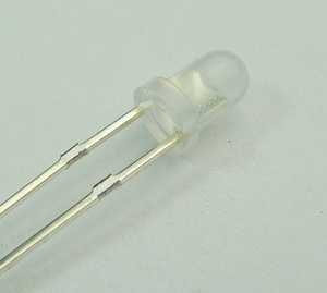 3.0雙色無極性霧狀發(fā)光二極管 3.0雙色無極性霧狀發(fā)光二極管